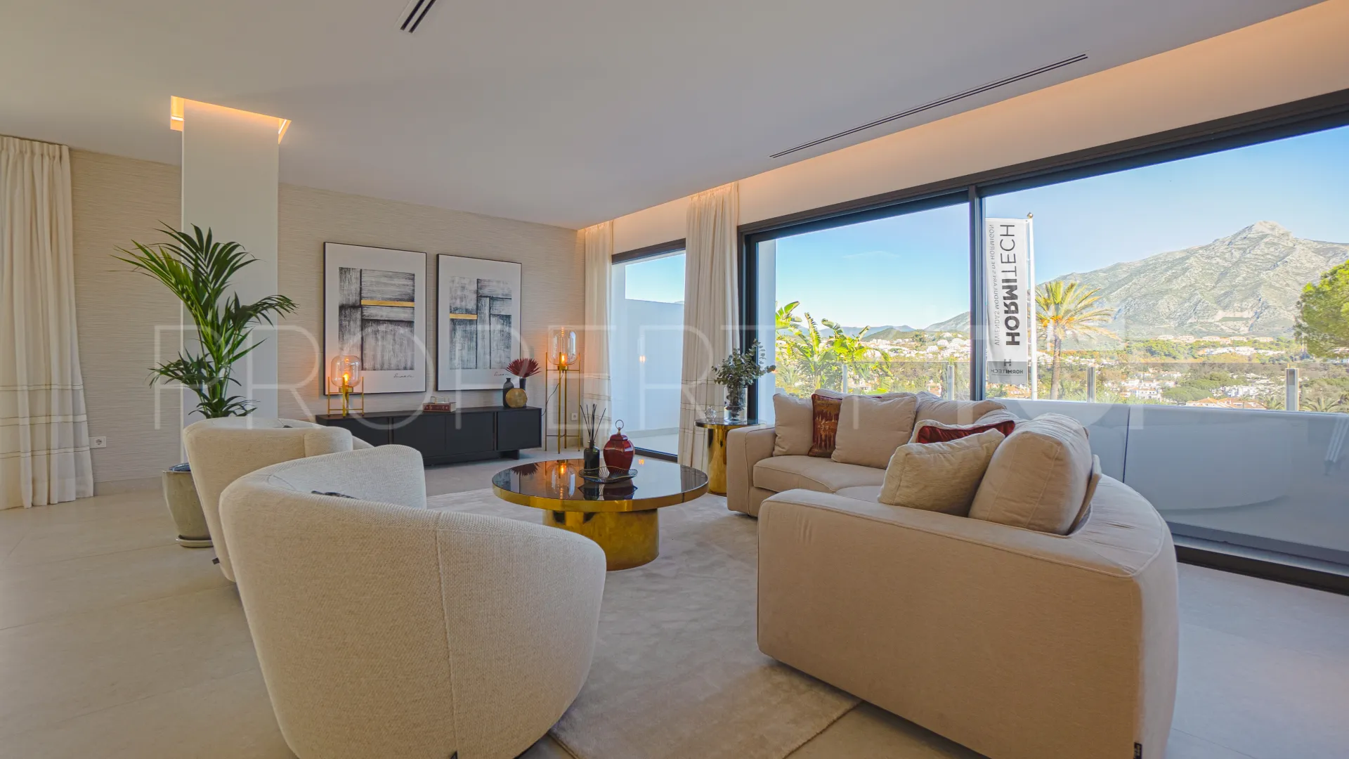 For sale Nueva Andalucia villa with 4 bedrooms