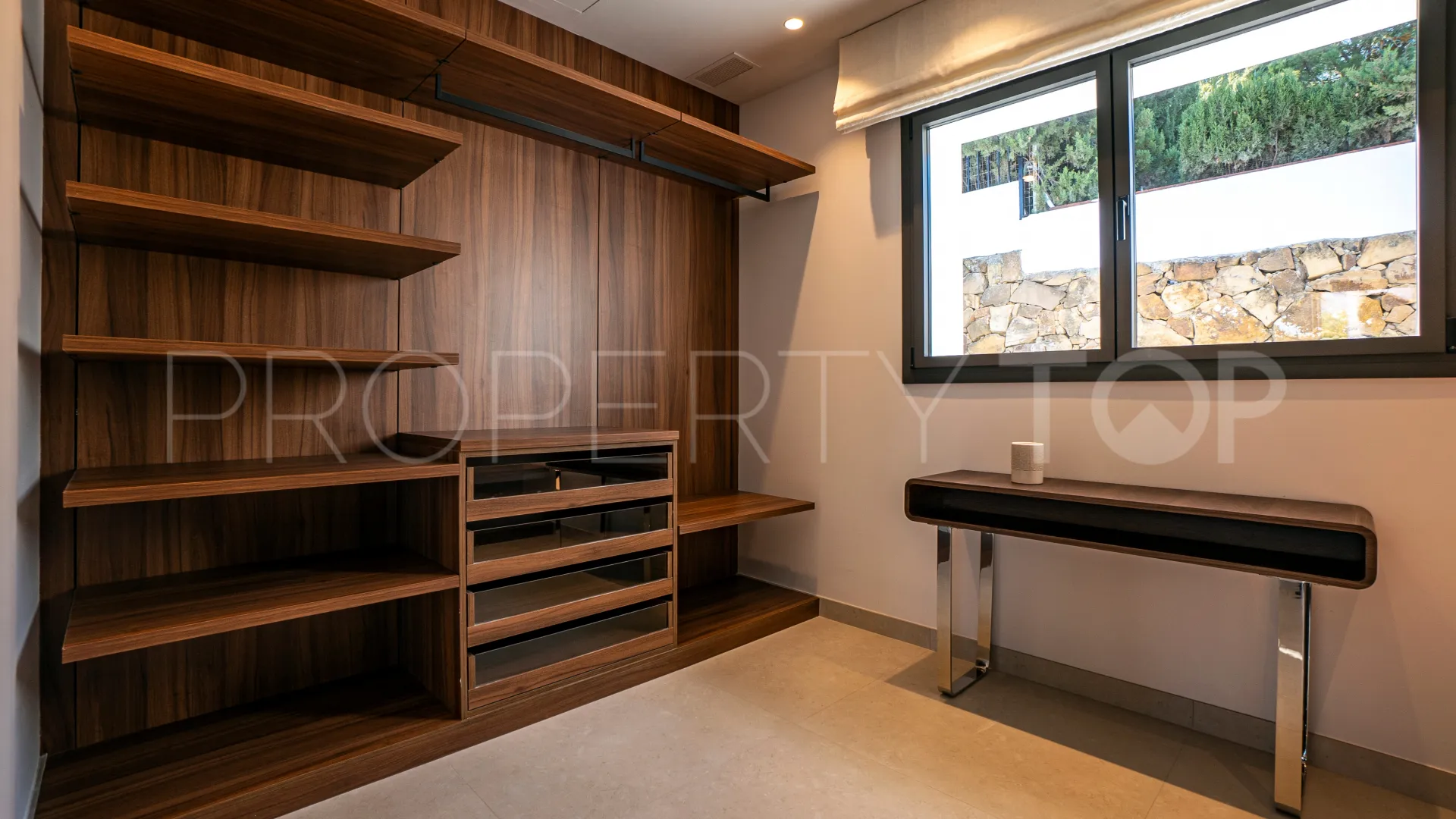 For sale Nueva Andalucia villa with 4 bedrooms