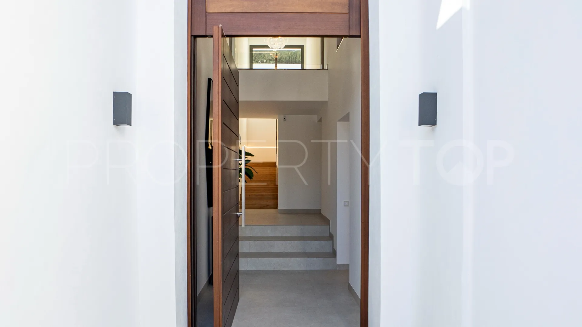 For sale Nueva Andalucia villa with 4 bedrooms