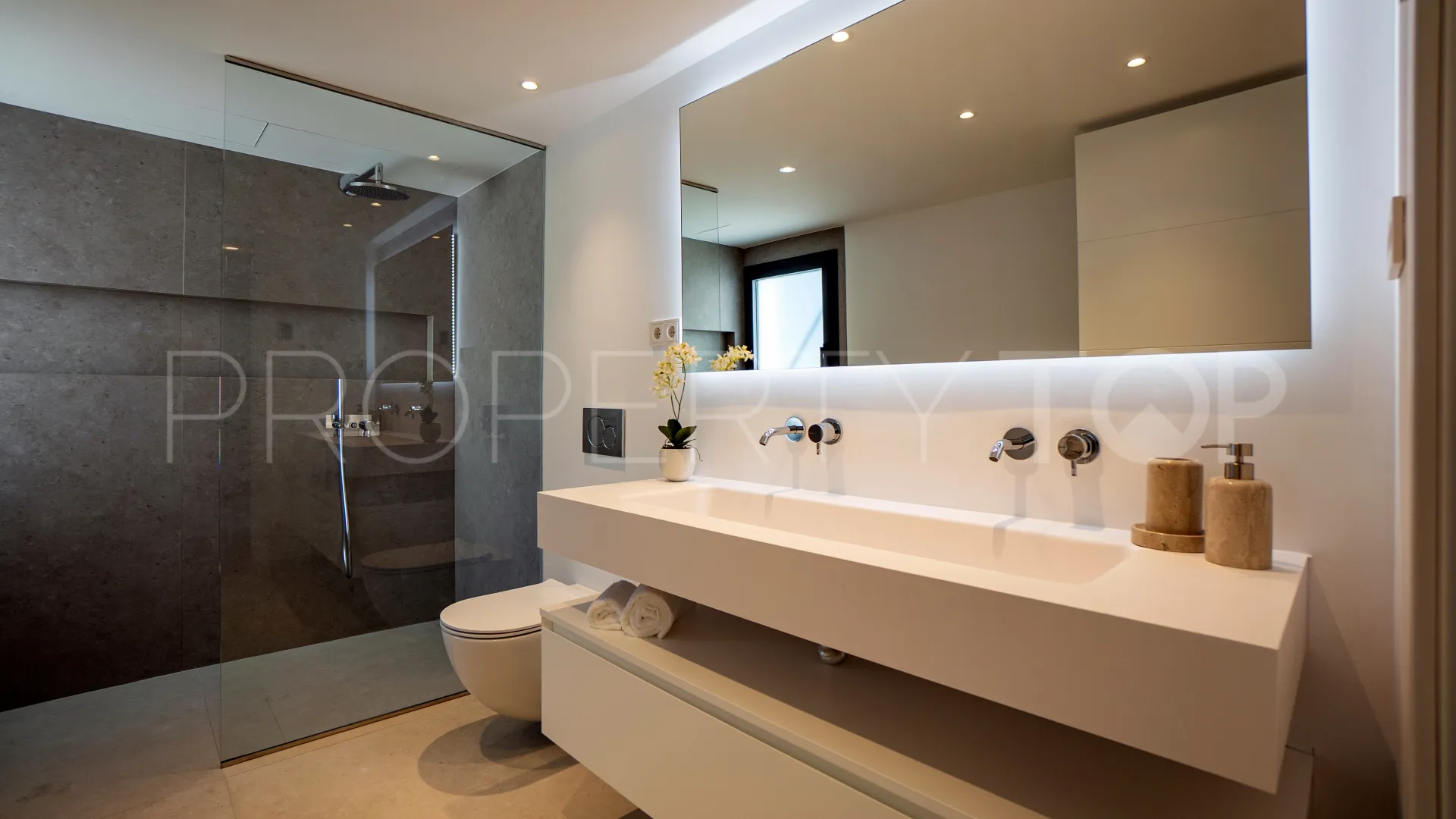 For sale Nueva Andalucia villa with 4 bedrooms