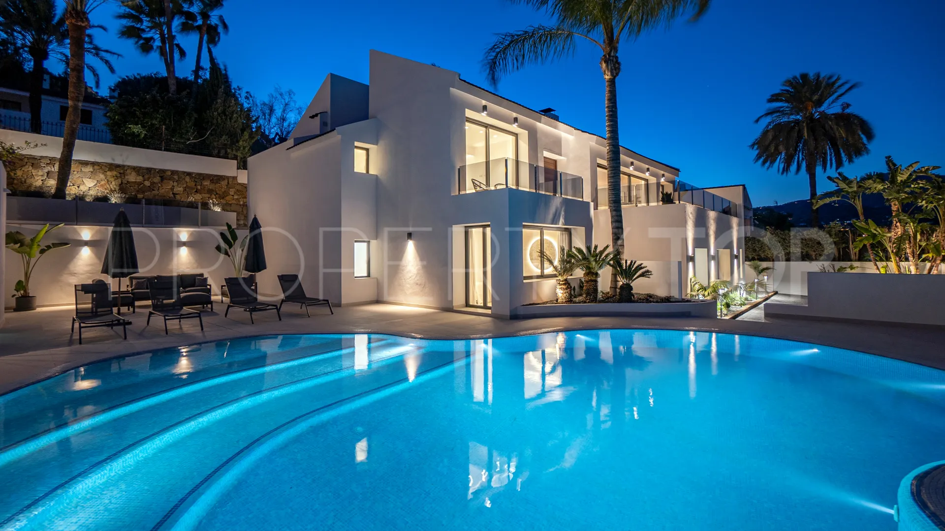 For sale Nueva Andalucia villa with 4 bedrooms