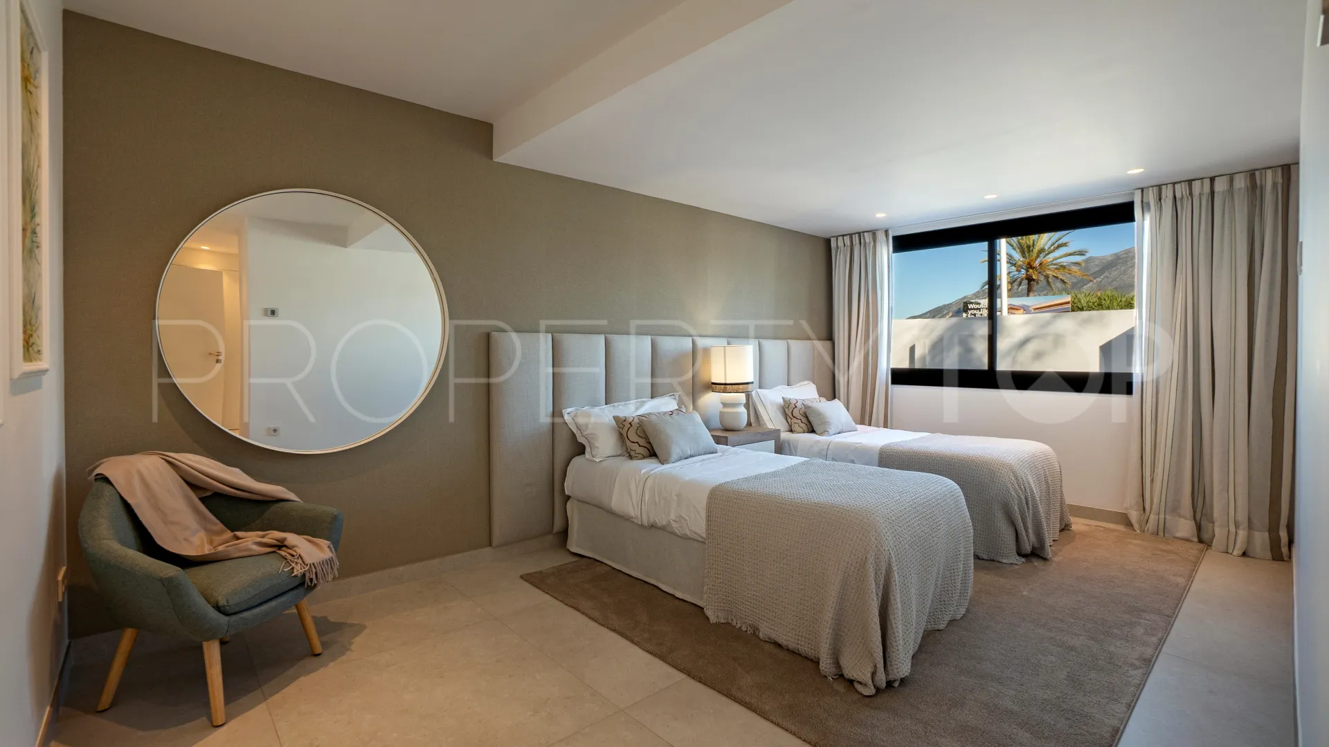 For sale Nueva Andalucia villa with 4 bedrooms