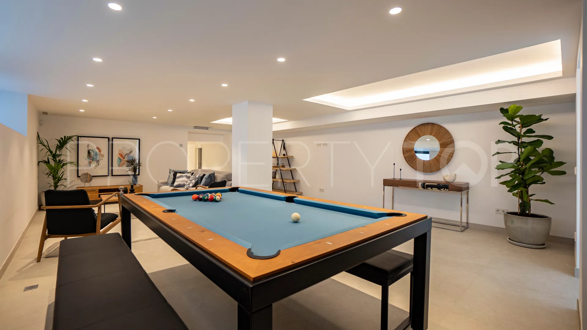 For sale Nueva Andalucia villa with 4 bedrooms