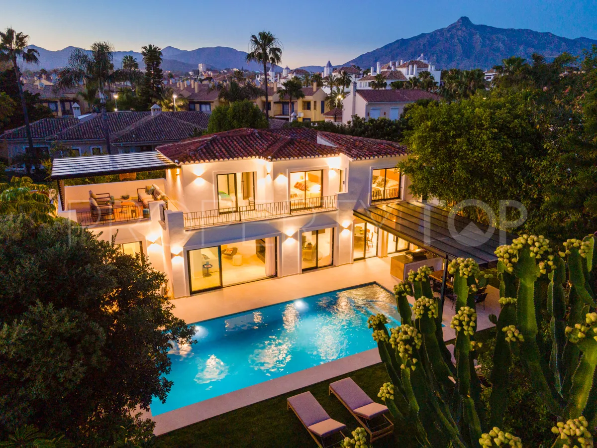 Comprar villa en Marbella - Puerto Banus