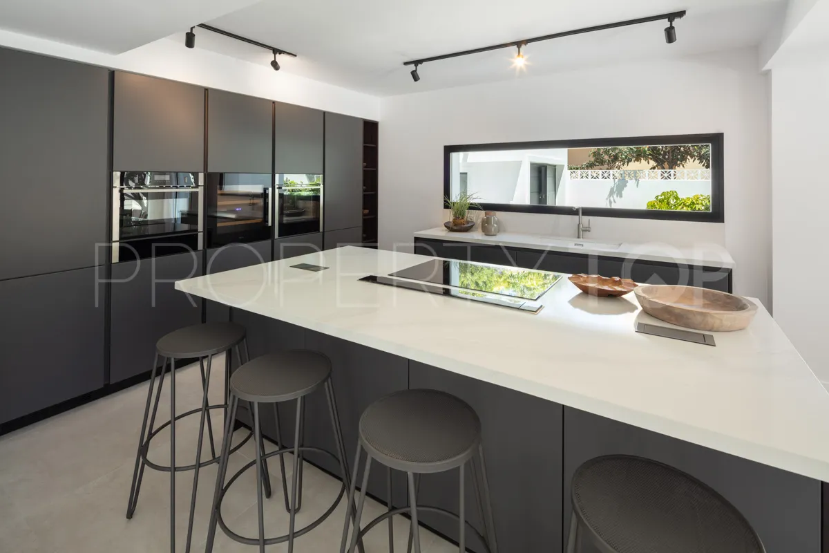 Comprar villa en Marbella - Puerto Banus