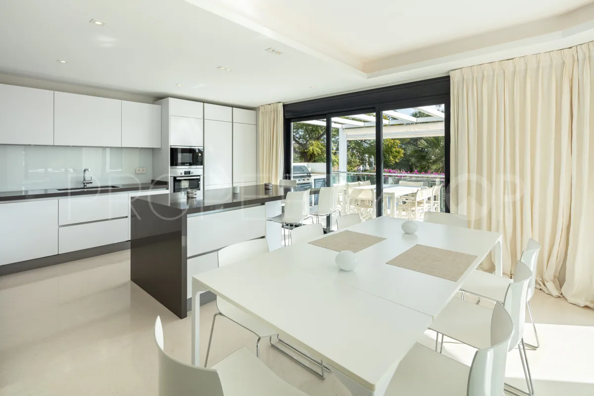 5 bedrooms villa for sale in Nueva Andalucia
