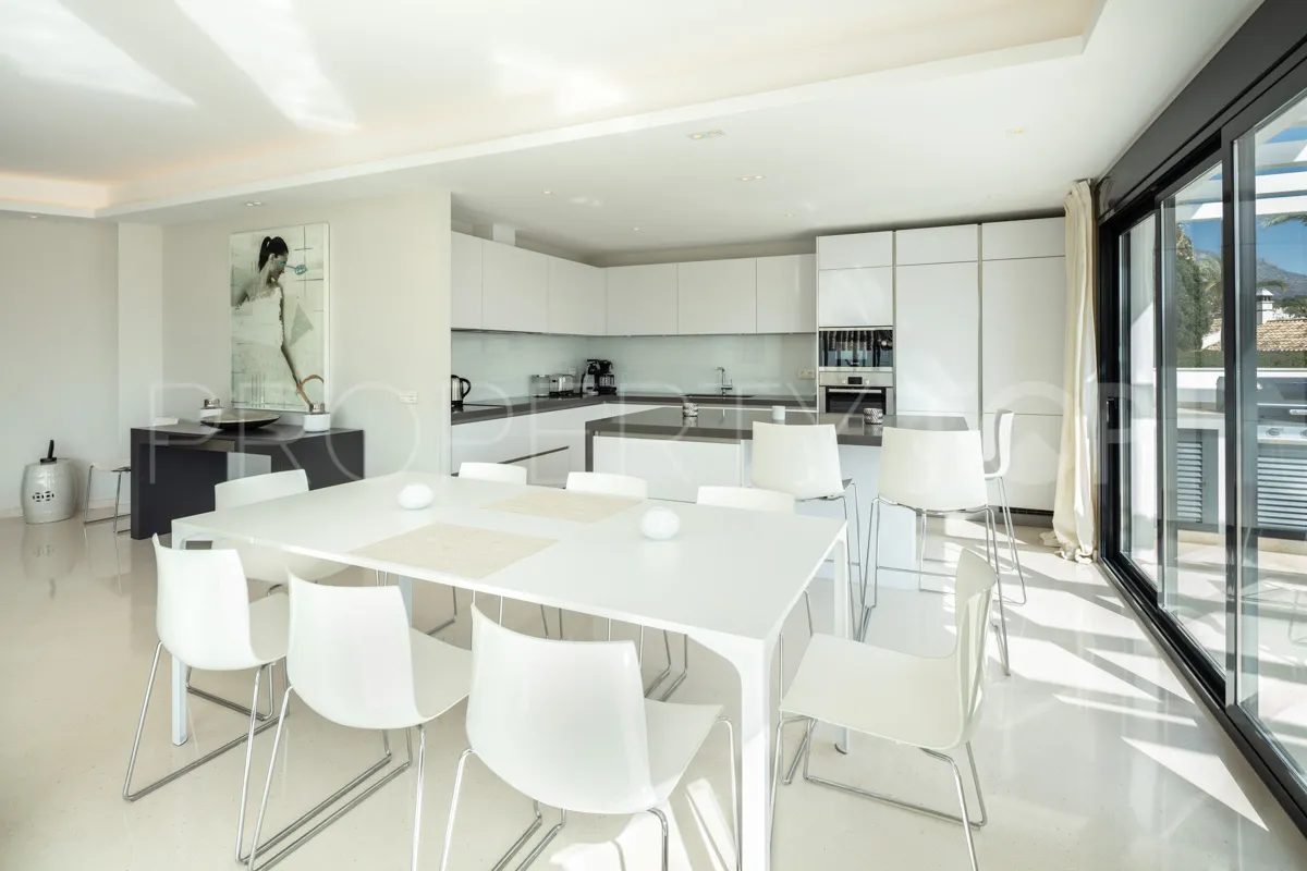 5 bedrooms villa for sale in Nueva Andalucia