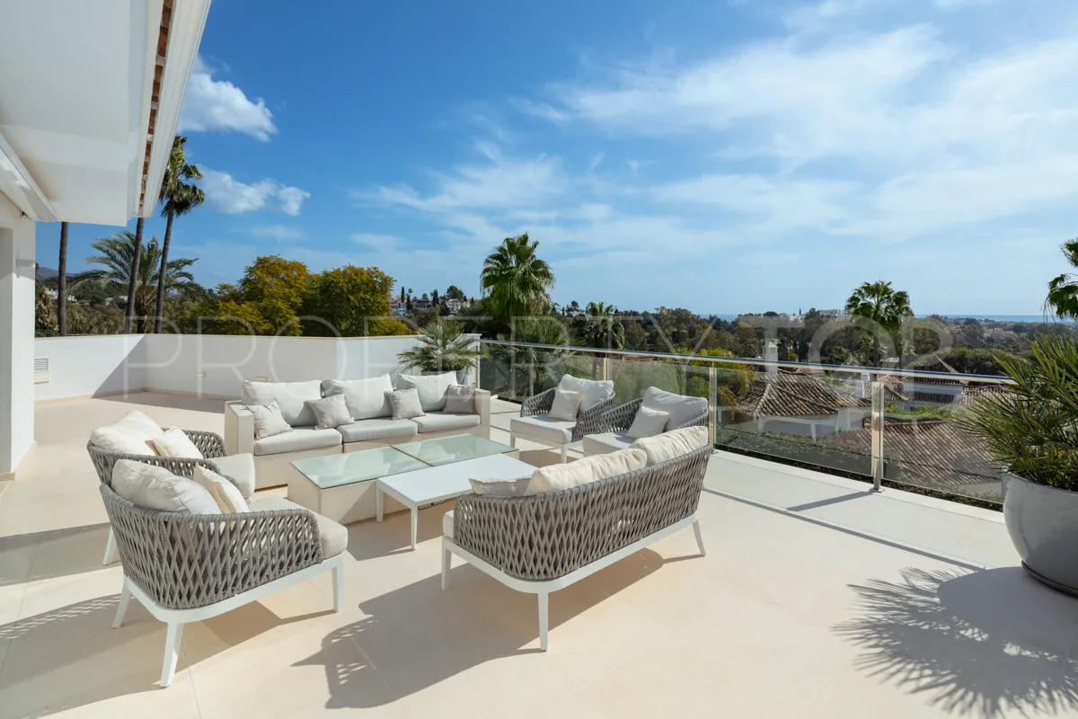 5 bedrooms villa for sale in Nueva Andalucia