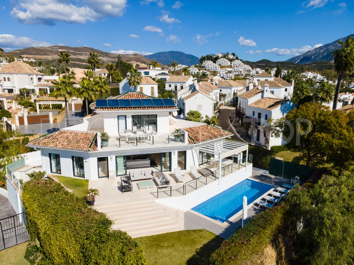 5 bedrooms villa for sale in Nueva Andalucia