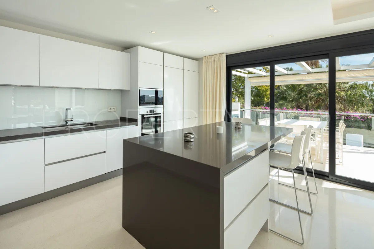 5 bedrooms villa for sale in Nueva Andalucia