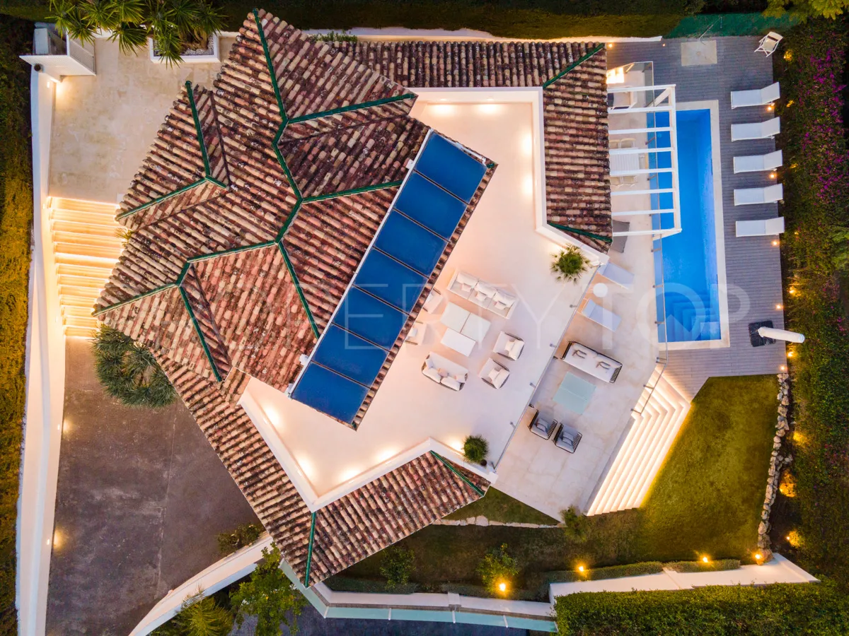 5 bedrooms villa for sale in Nueva Andalucia