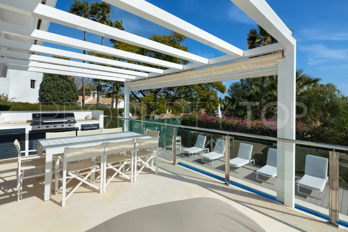 5 bedrooms villa for sale in Nueva Andalucia