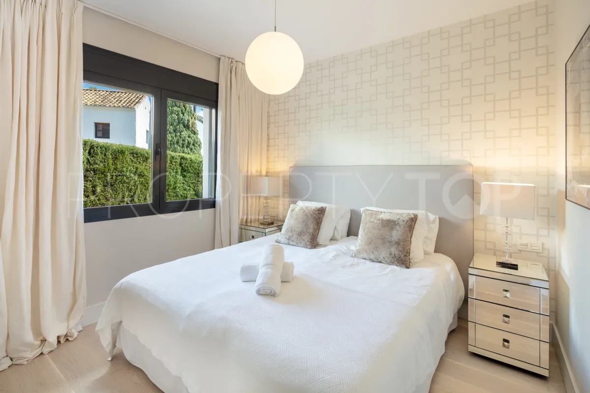 5 bedrooms villa for sale in Nueva Andalucia