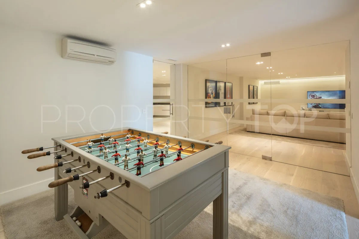 5 bedrooms villa for sale in Nueva Andalucia