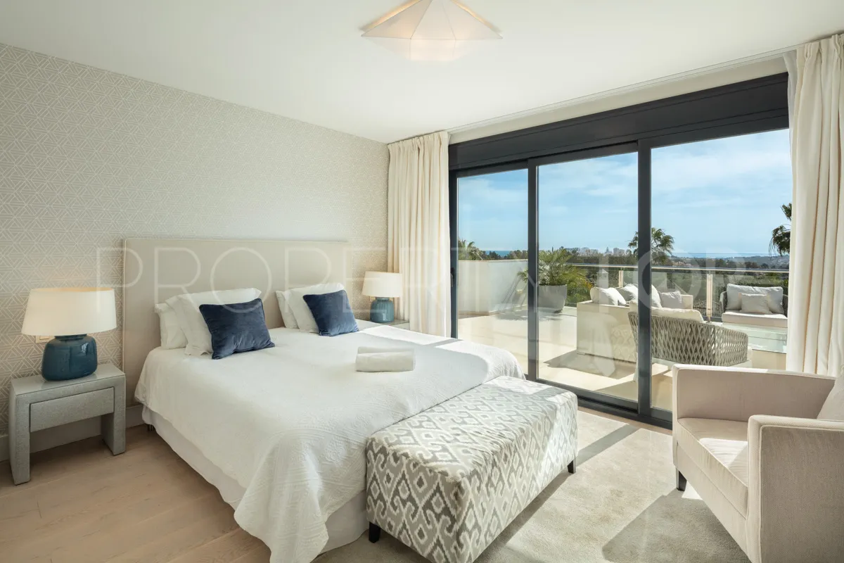 5 bedrooms villa for sale in Nueva Andalucia
