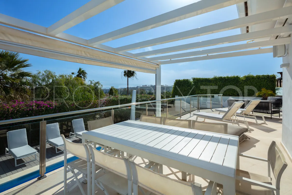 5 bedrooms villa for sale in Nueva Andalucia