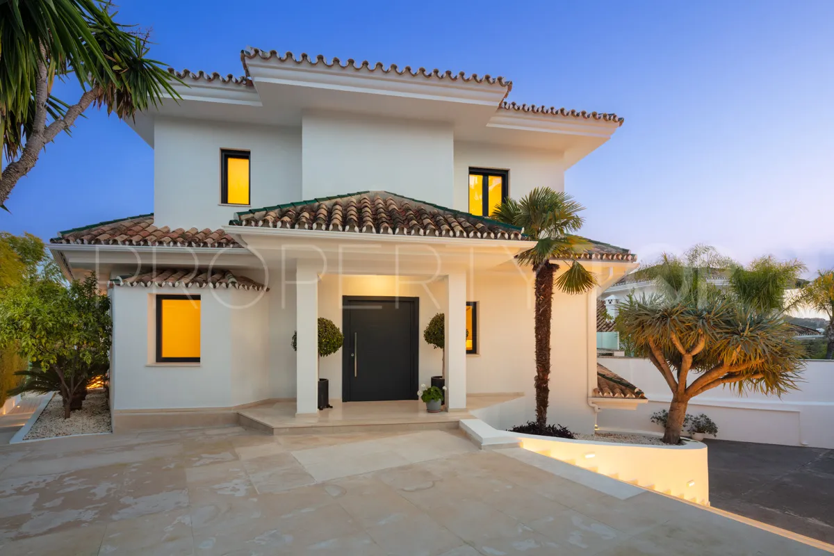 5 bedrooms villa for sale in Nueva Andalucia