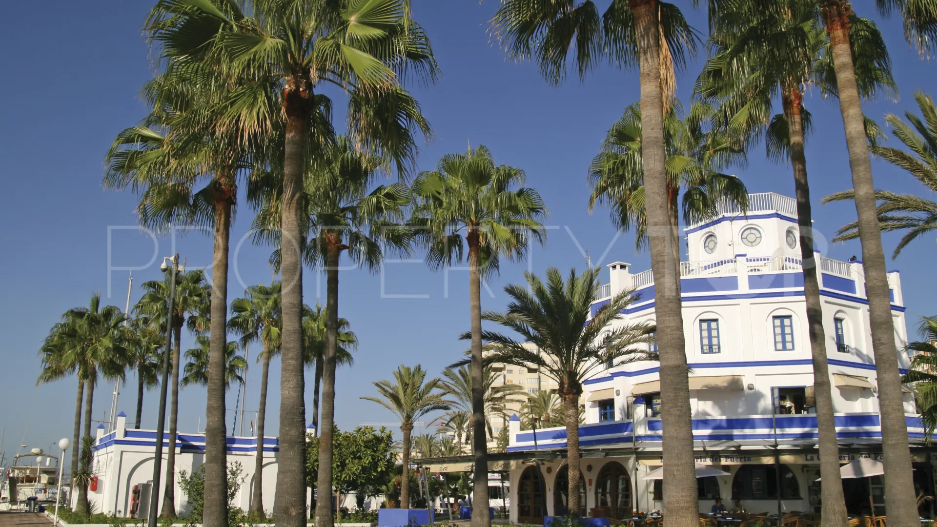 Estepona, apartamento planta baja en venta de 2 dormitorios