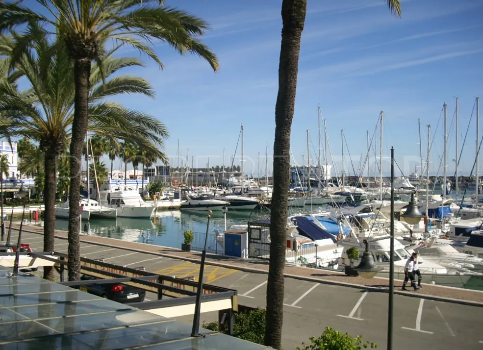 Estepona, apartamento planta baja en venta de 2 dormitorios
