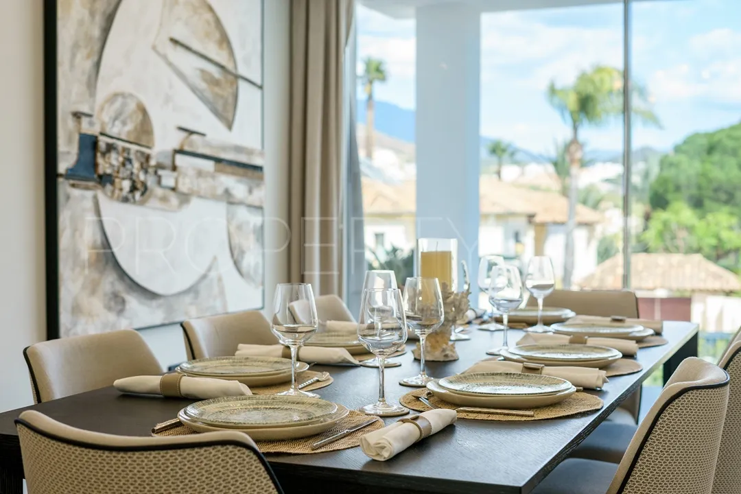 Villa for sale in Nueva Andalucia