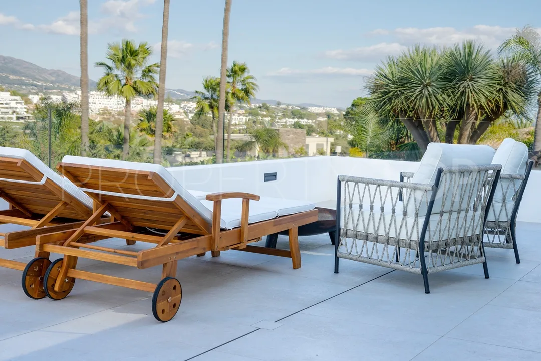 Villa for sale in Nueva Andalucia