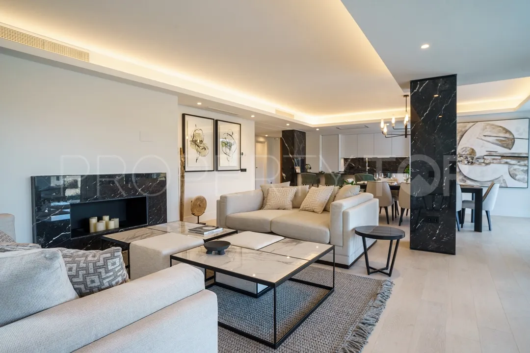 Villa for sale in Nueva Andalucia