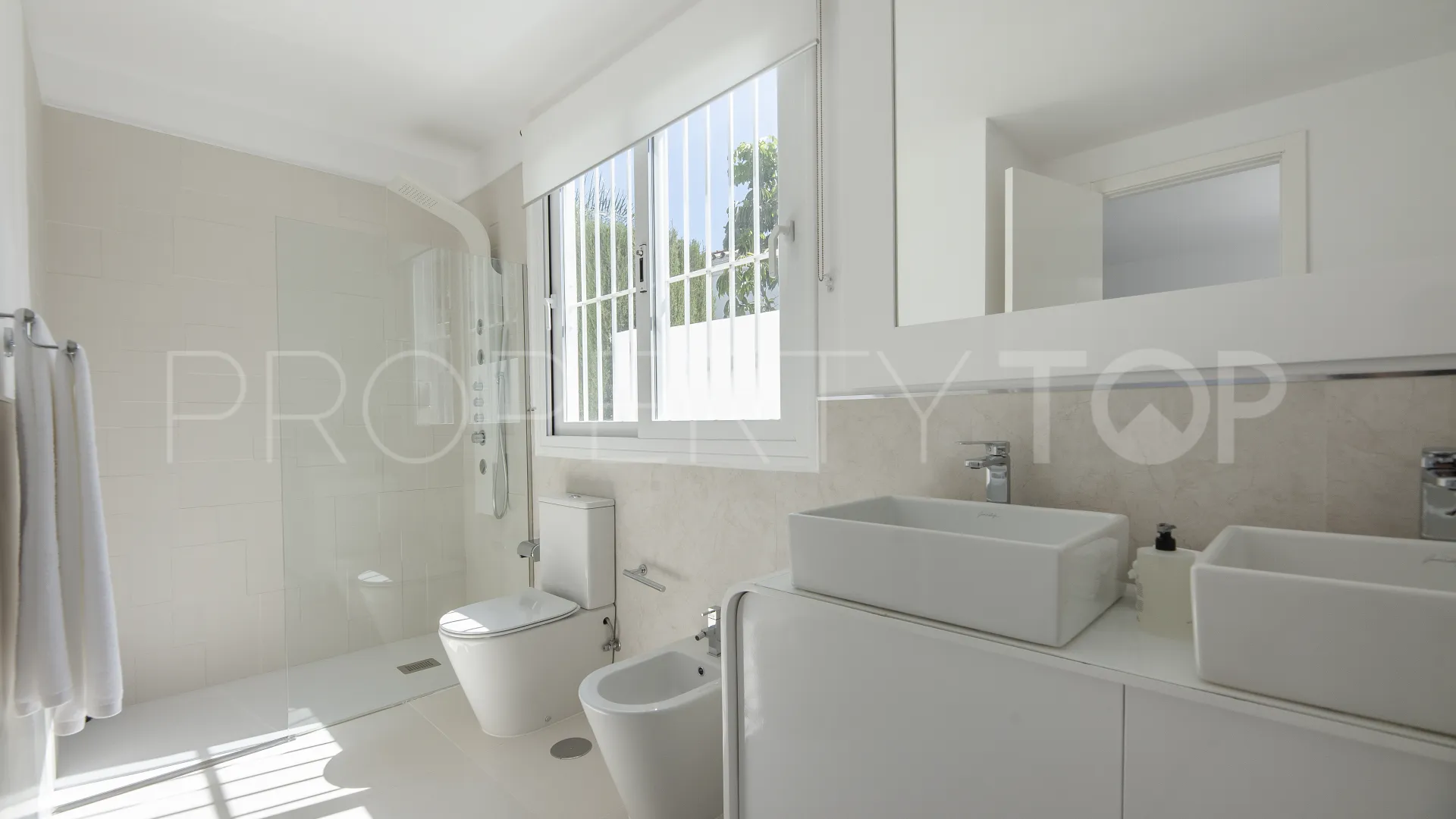 Nueva Andalucia, villa en venta de 4 dormitorios