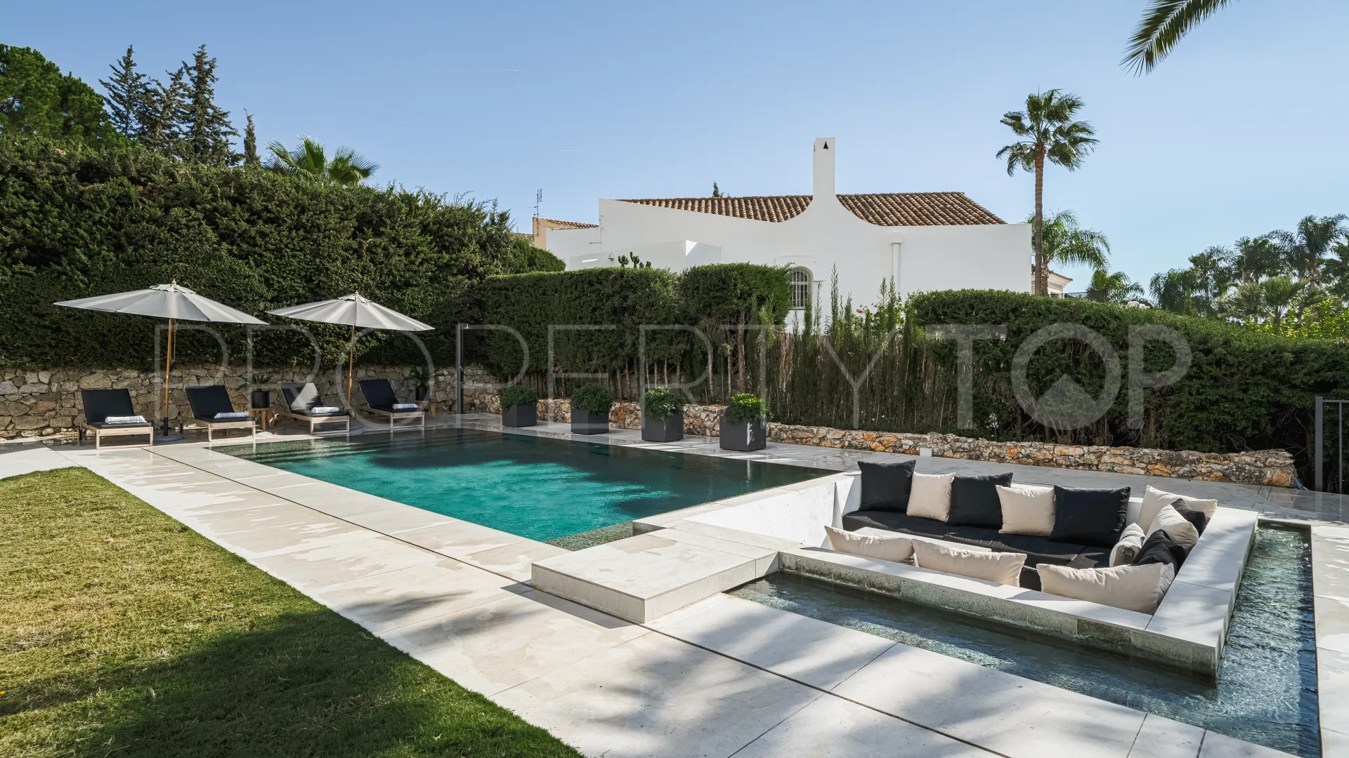 For sale 4 bedrooms villa in Nueva Andalucia