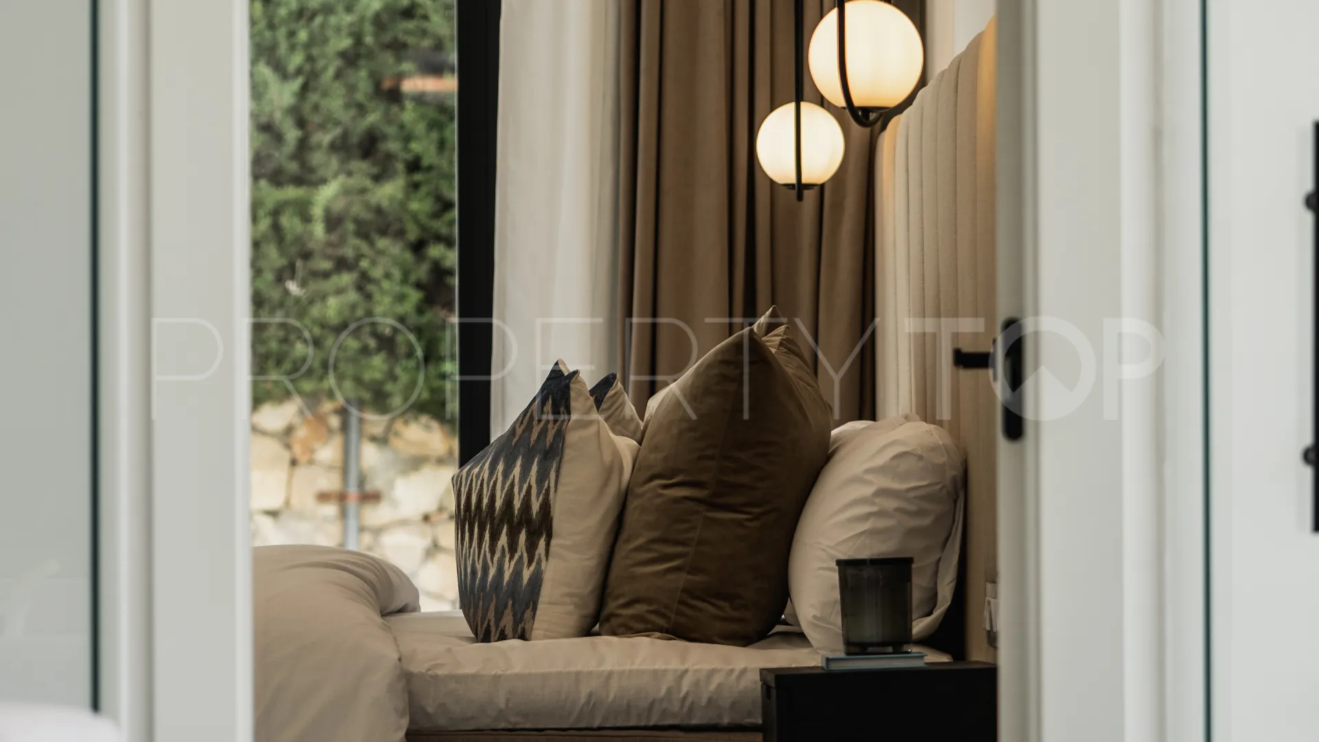 For sale 4 bedrooms villa in Nueva Andalucia
