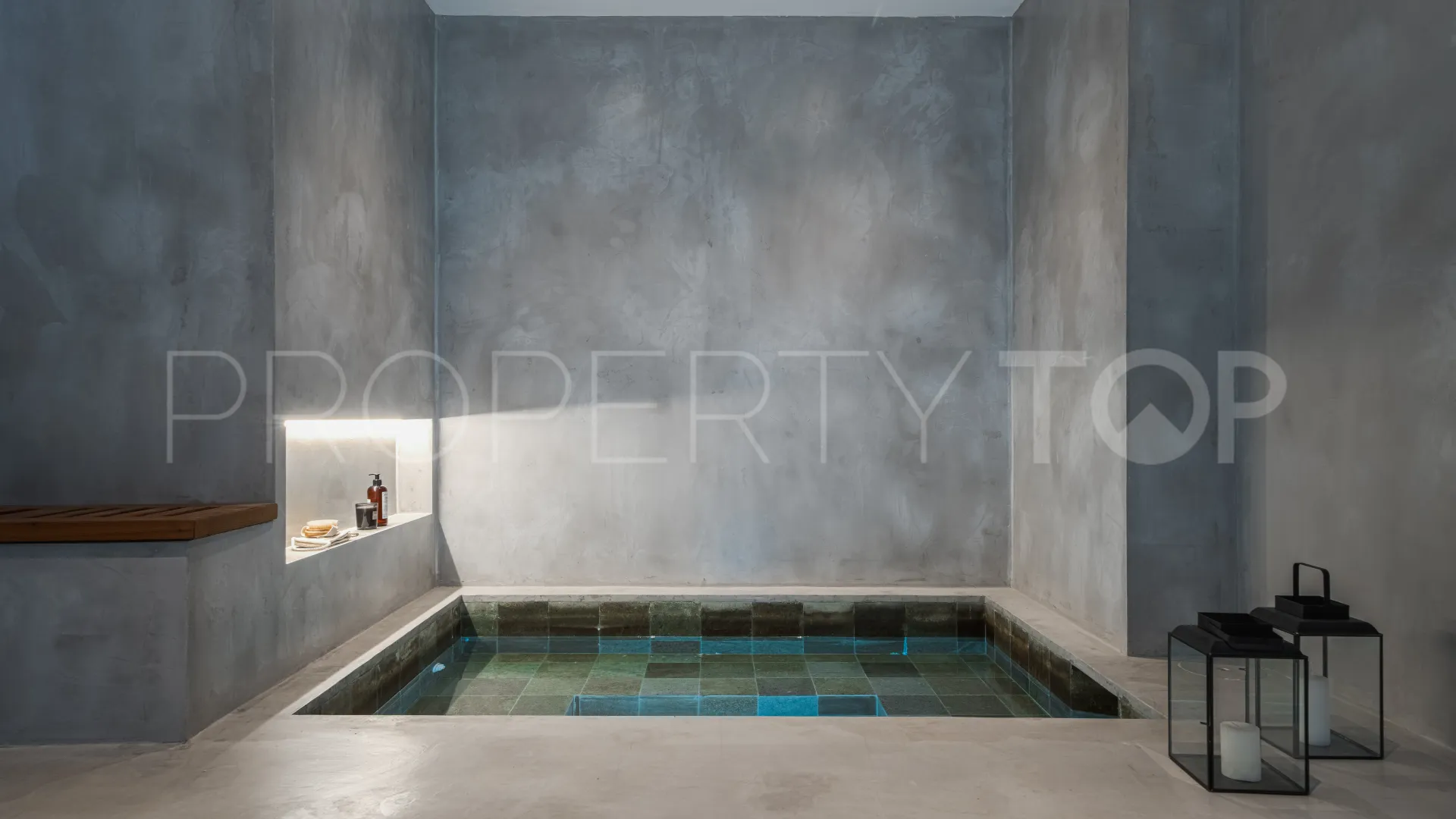 For sale 4 bedrooms villa in Nueva Andalucia