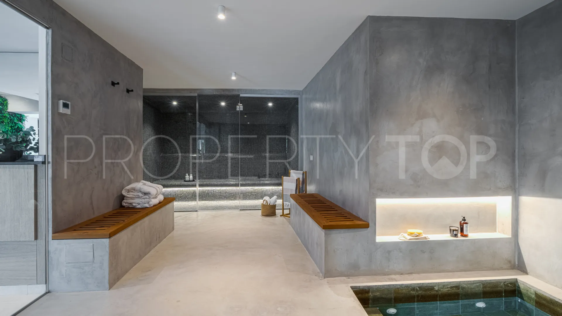 For sale 4 bedrooms villa in Nueva Andalucia
