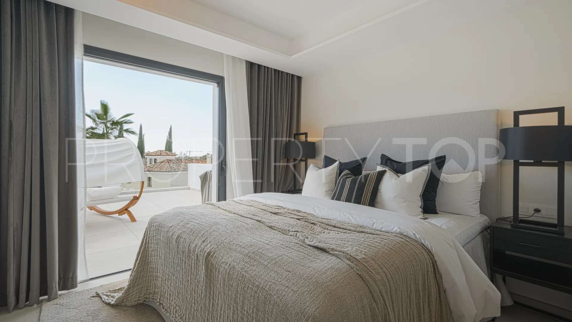 For sale 4 bedrooms villa in Nueva Andalucia
