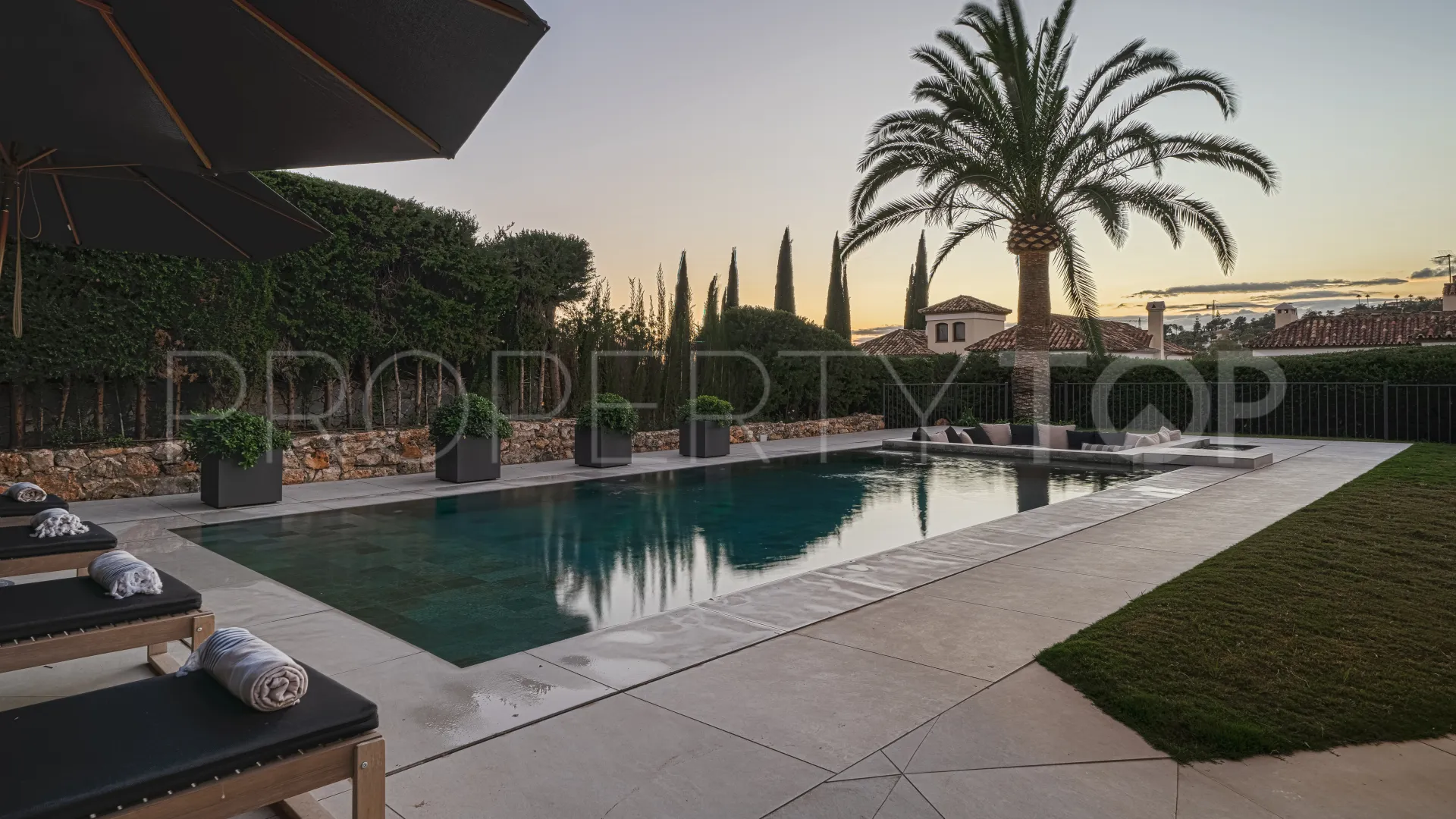 For sale 4 bedrooms villa in Nueva Andalucia