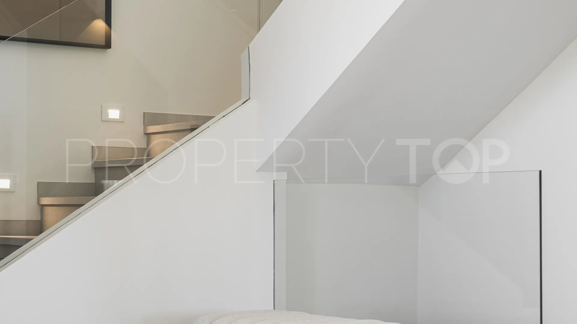 For sale 4 bedrooms villa in Nueva Andalucia