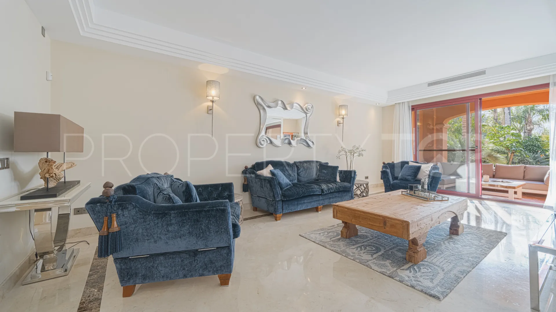 6 bedrooms semi detached villa for sale in Nueva Andalucia