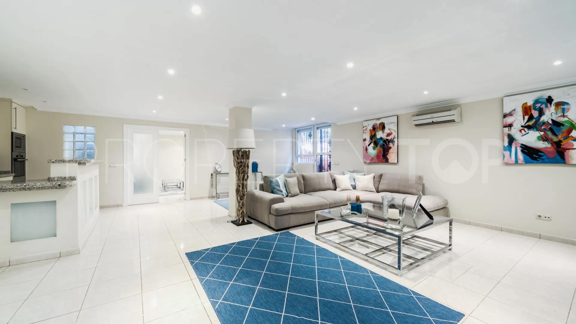 6 bedrooms semi detached villa for sale in Nueva Andalucia