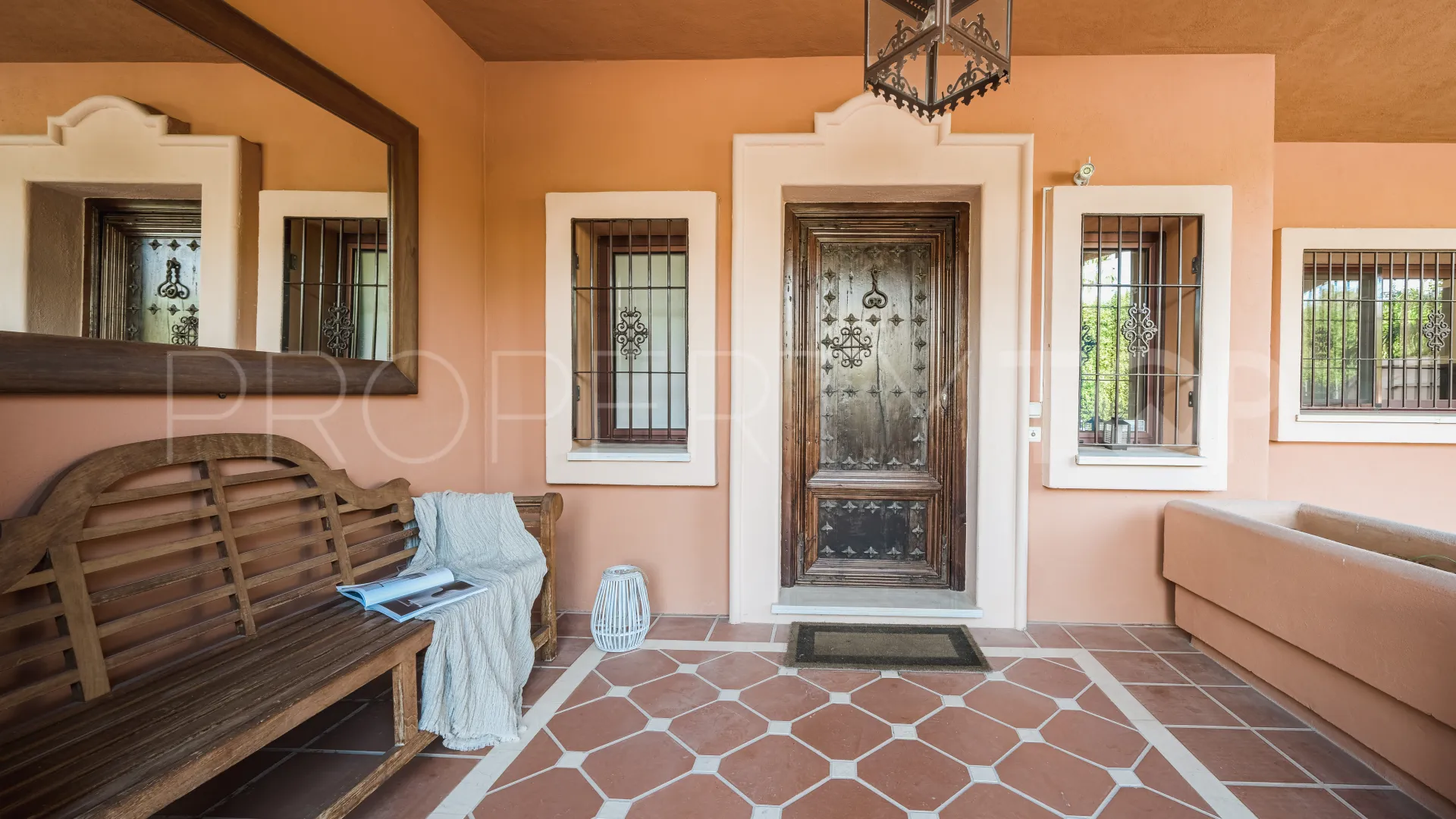 6 bedrooms semi detached villa for sale in Nueva Andalucia