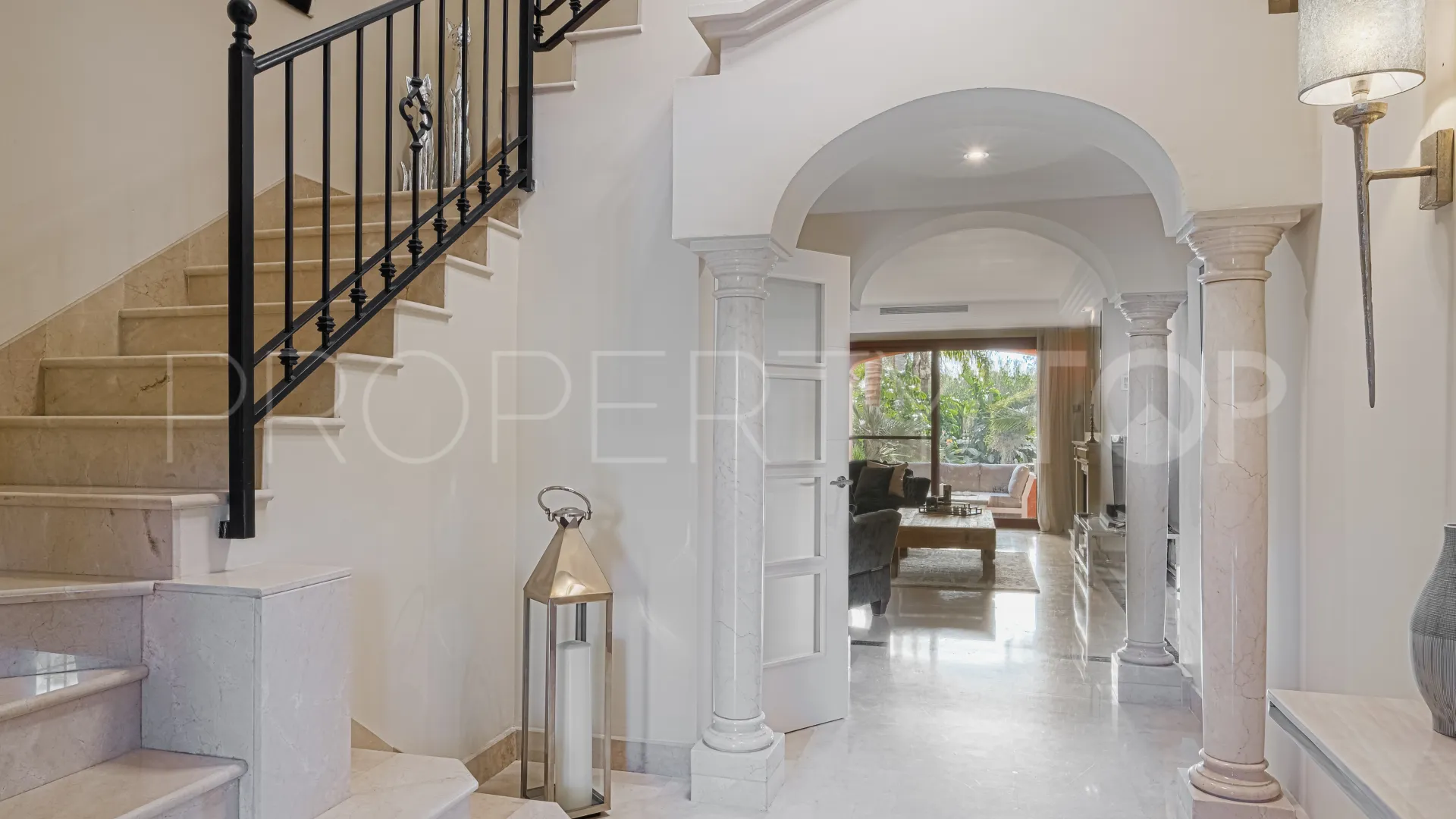6 bedrooms semi detached villa for sale in Nueva Andalucia