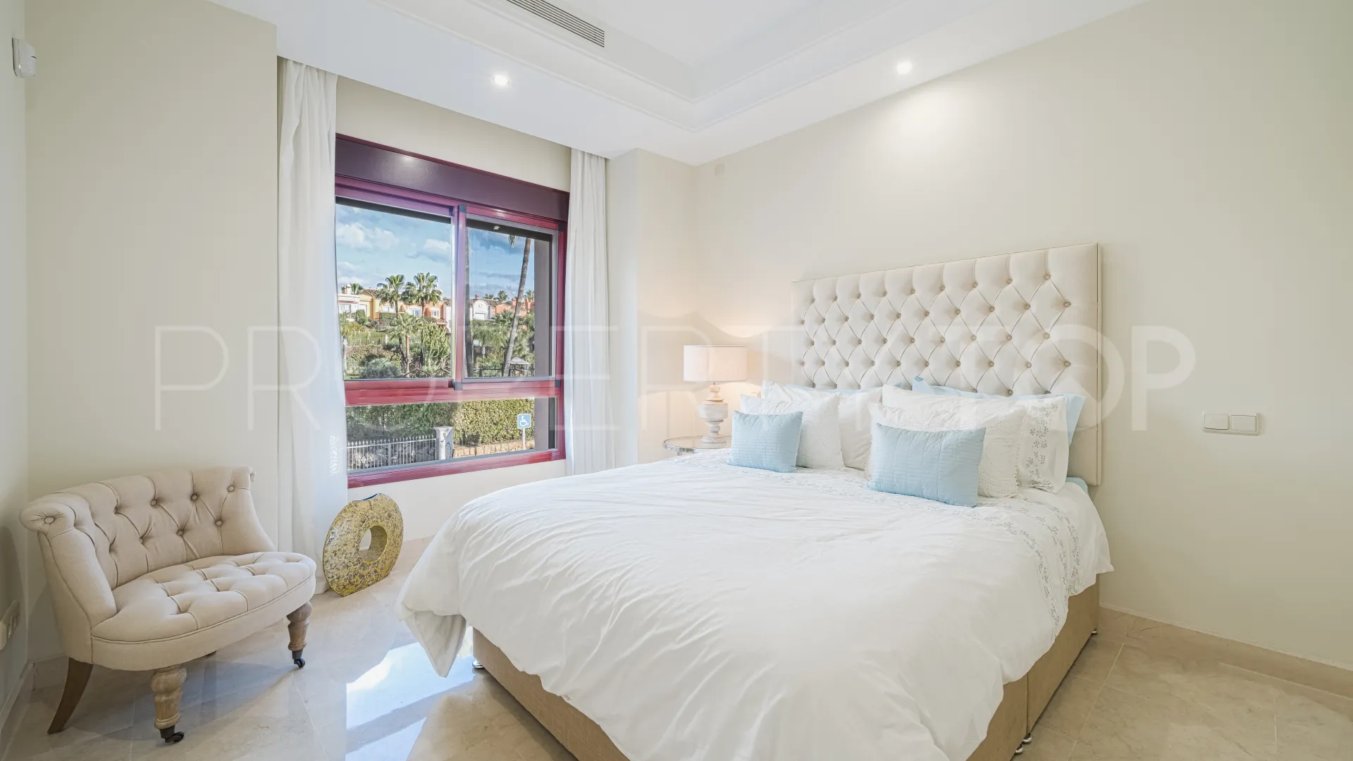 6 bedrooms semi detached villa for sale in Nueva Andalucia