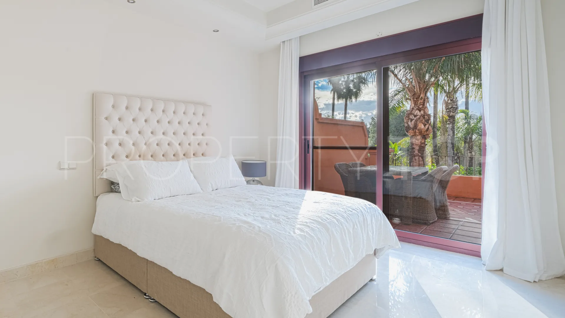 6 bedrooms semi detached villa for sale in Nueva Andalucia