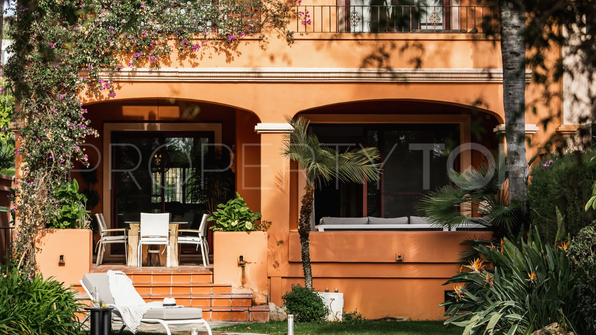 6 bedrooms semi detached villa for sale in Nueva Andalucia