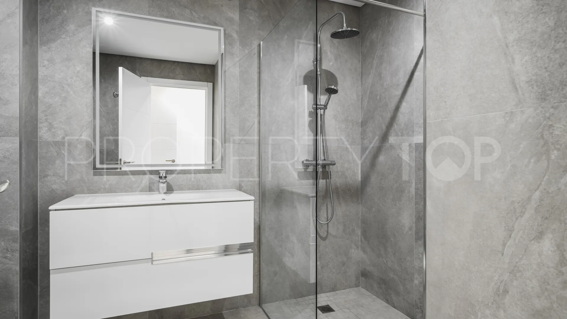 6 bedrooms semi detached villa for sale in Nueva Andalucia
