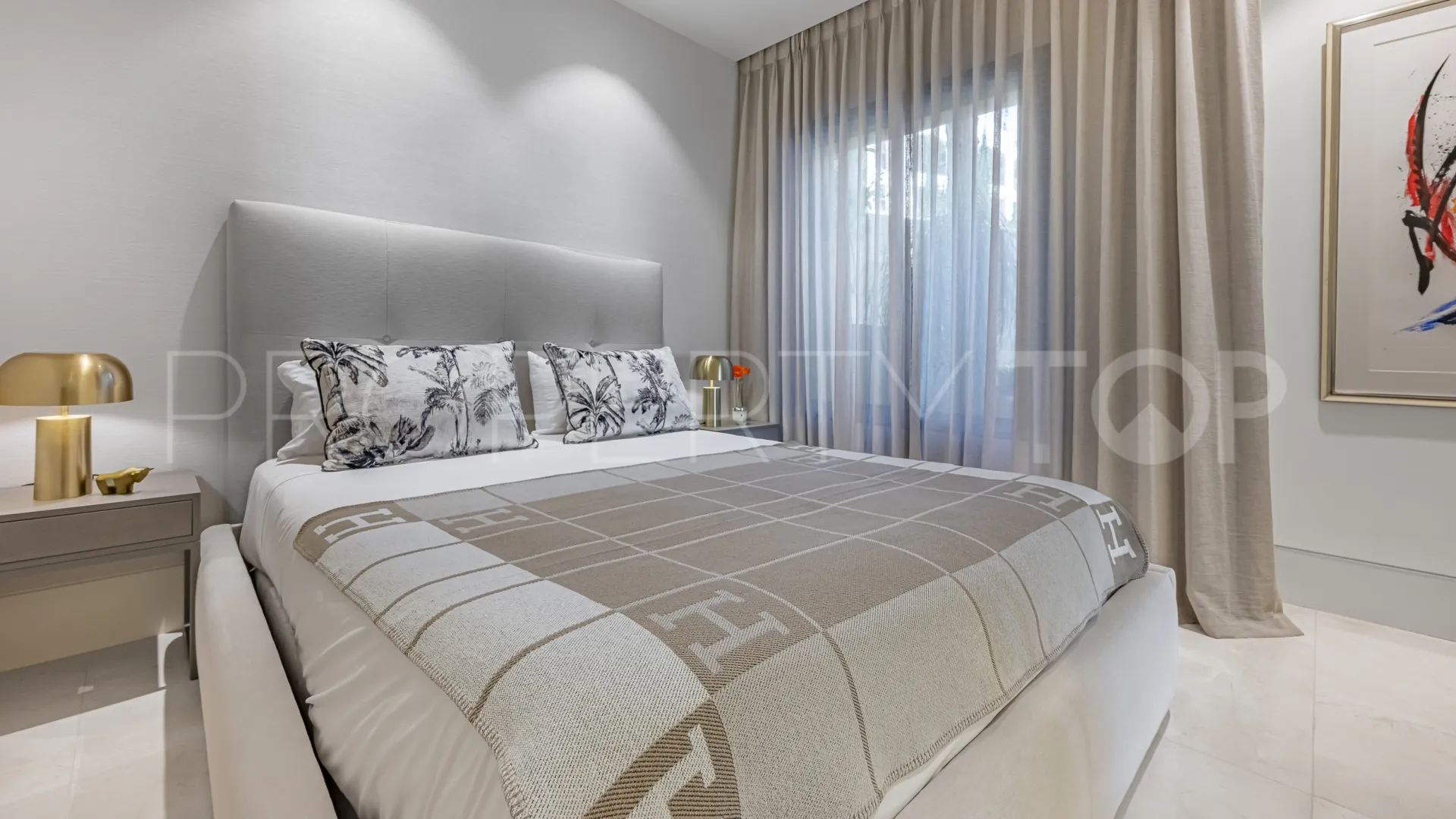 For sale 3 bedrooms apartment in Grand View