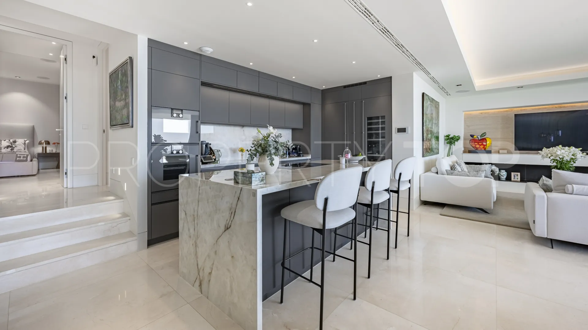 For sale 3 bedrooms apartment in Grand View