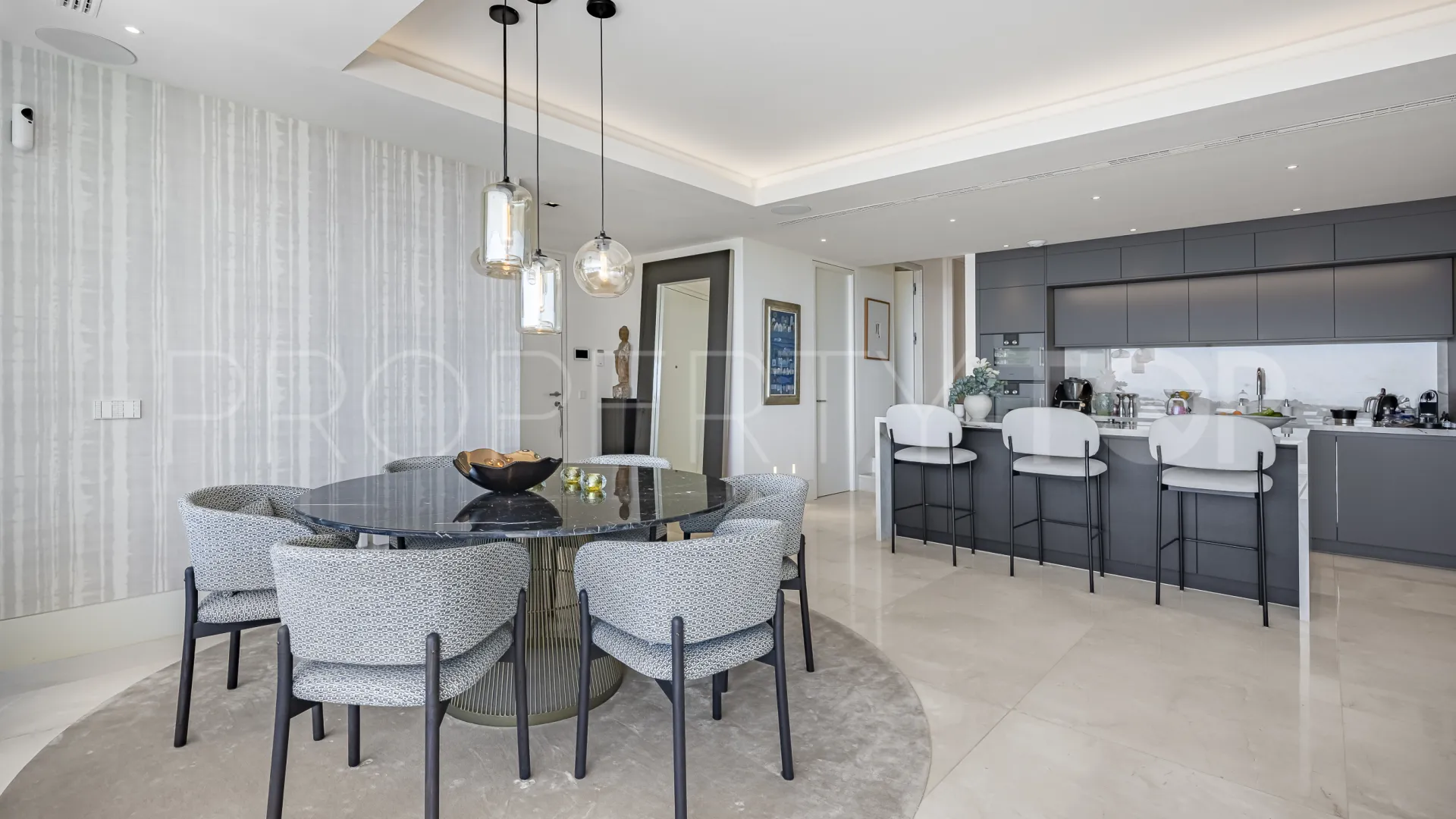 For sale 3 bedrooms apartment in Grand View