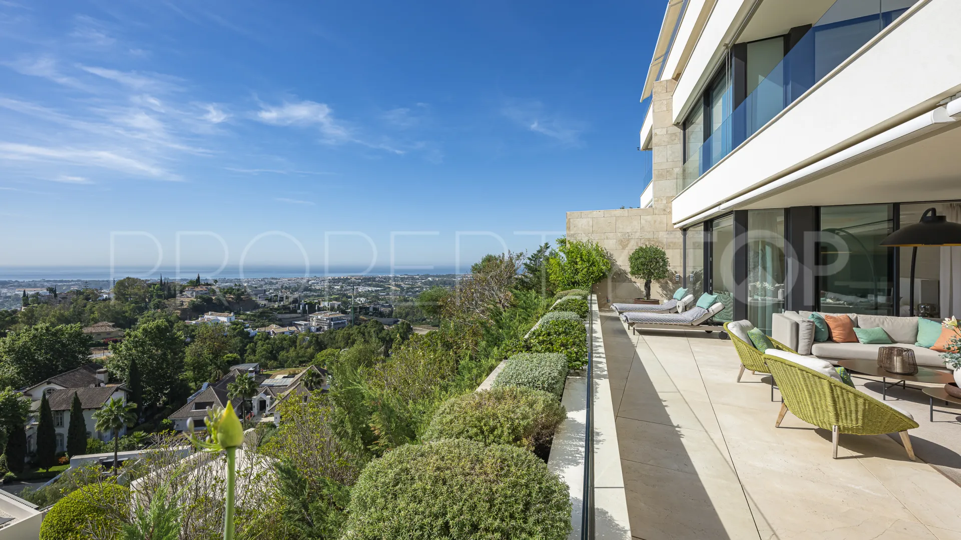 For sale 3 bedrooms apartment in Grand View