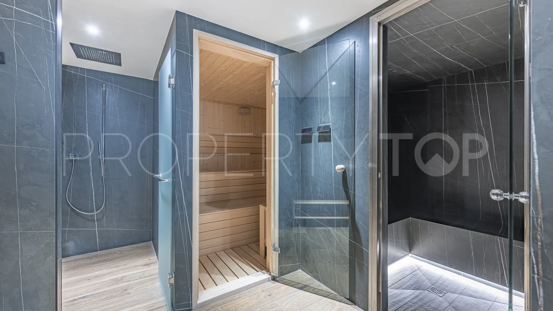 For sale 3 bedrooms apartment in Grand View