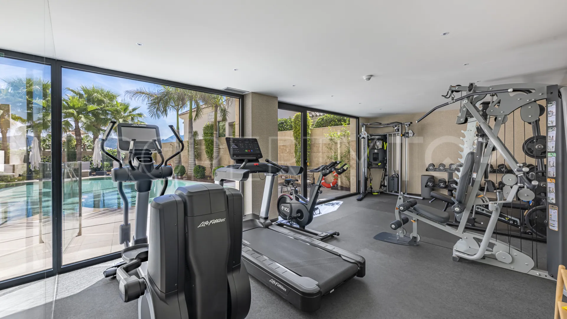 For sale 3 bedrooms apartment in Grand View