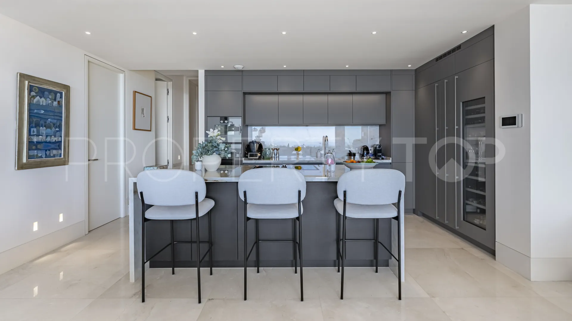 For sale 3 bedrooms apartment in Grand View