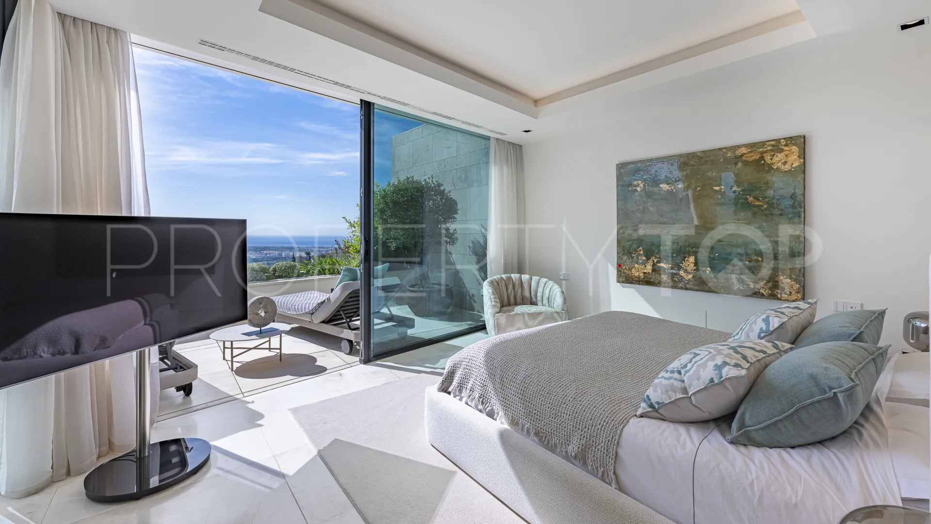For sale 3 bedrooms apartment in Grand View